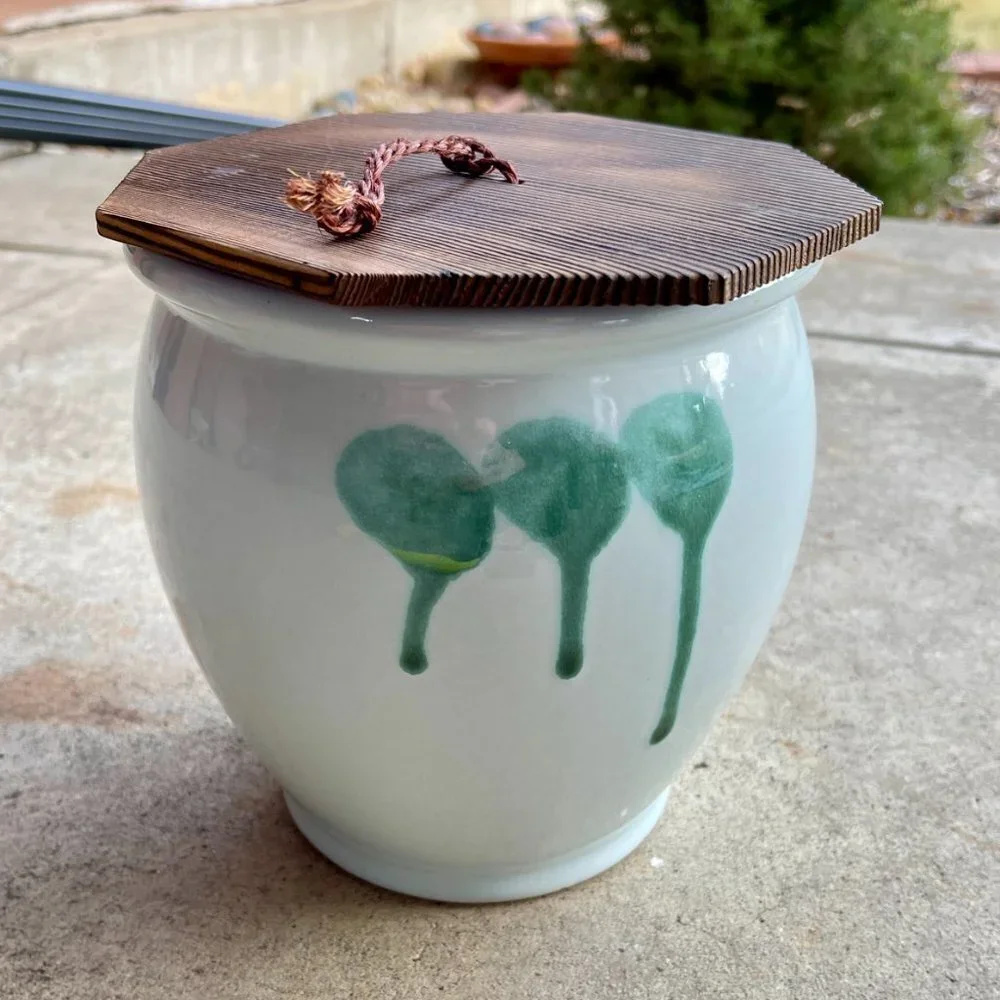 Tokoname Ware Hisamatsu Kiln Urn Vase with Wooden Lid - Picture 10 of 15